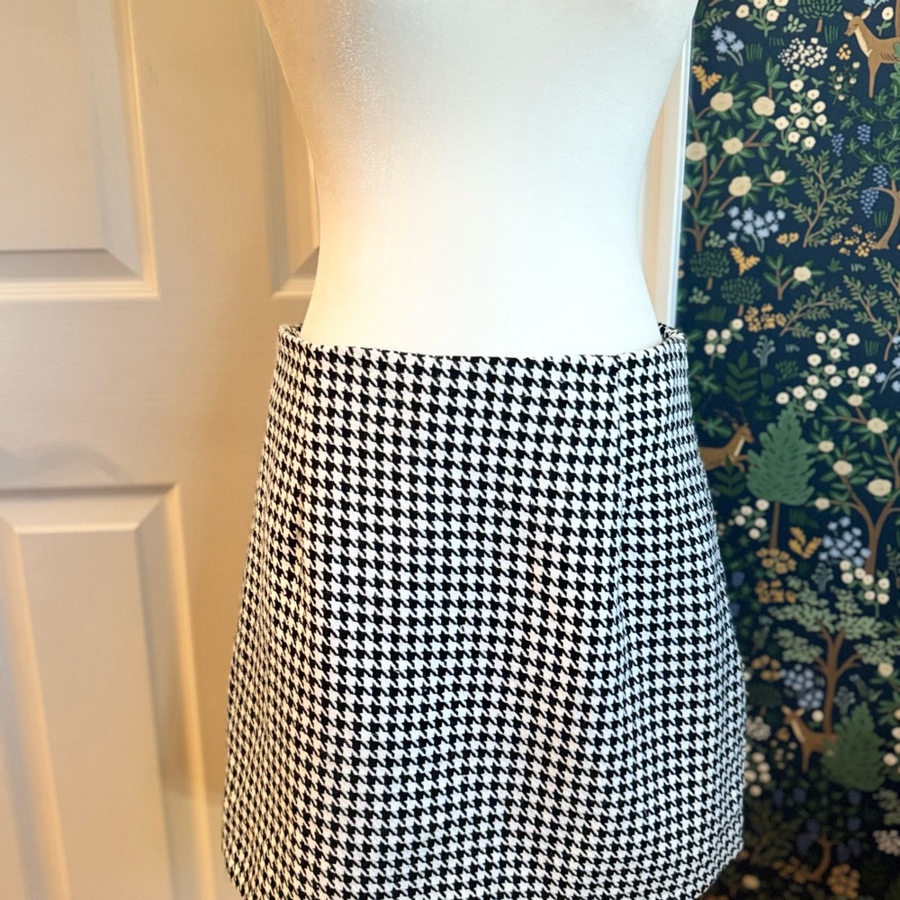 Black and White Houndstooth Skirt and Jacket Set - Picture 3 of 7